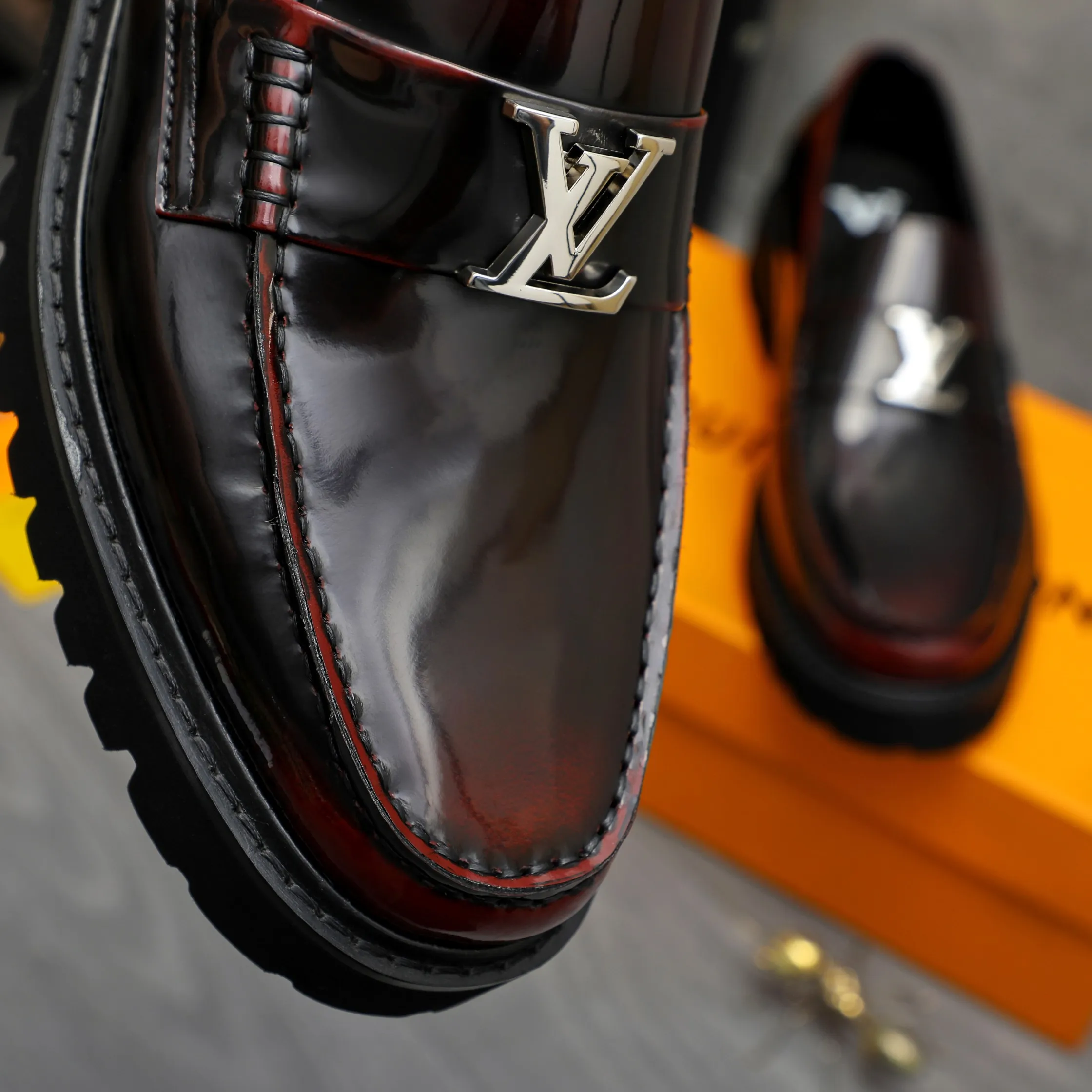 Men's shoes 💰p480 Product trademark: LV (Louis Vuitton) business slip-on leather shoes Regular size: 38-45 (45 is custom-made and non-returnable) Product materials: Selected high-quality color-brushed cowhide upper, cowhide lining, original rubber outsole